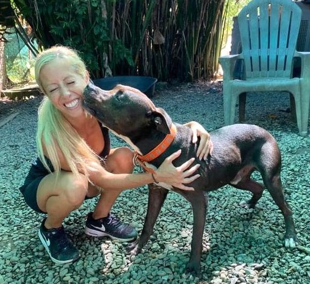 Tommy giving kisses to a cute blonde.